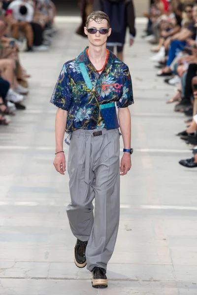 Look 19
